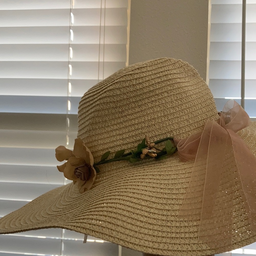 Sun hat with flowers: FREE with purchase